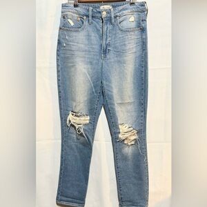 Madewell The Curvey Perfect Light Blue Distressed Ankle Jeans. EUC